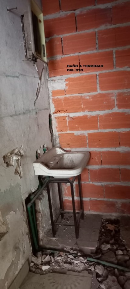 VENTA DE CASA EN ESQUINA CON TERRAZA, PATIO Y GARAJE + DTO 2 AM A TERMINAR. SE FINANCIA ! CONSULTE