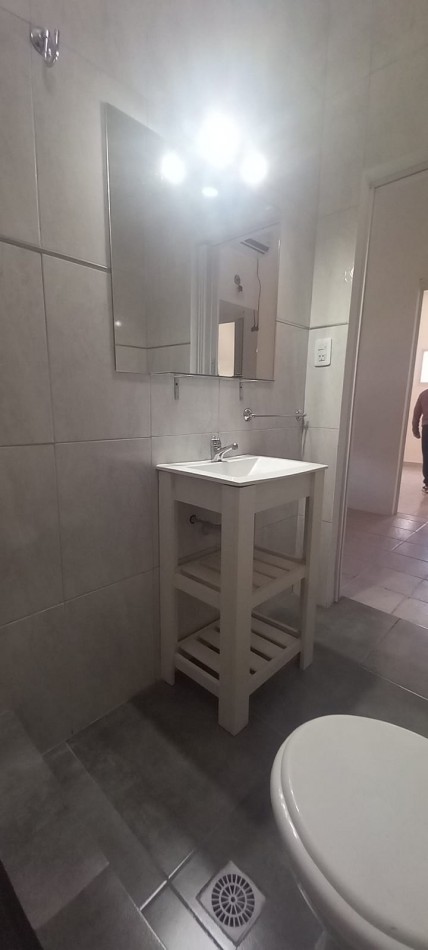 ALQUILER DE PH 2 AM A ESTRENAR AL FRENTE. 