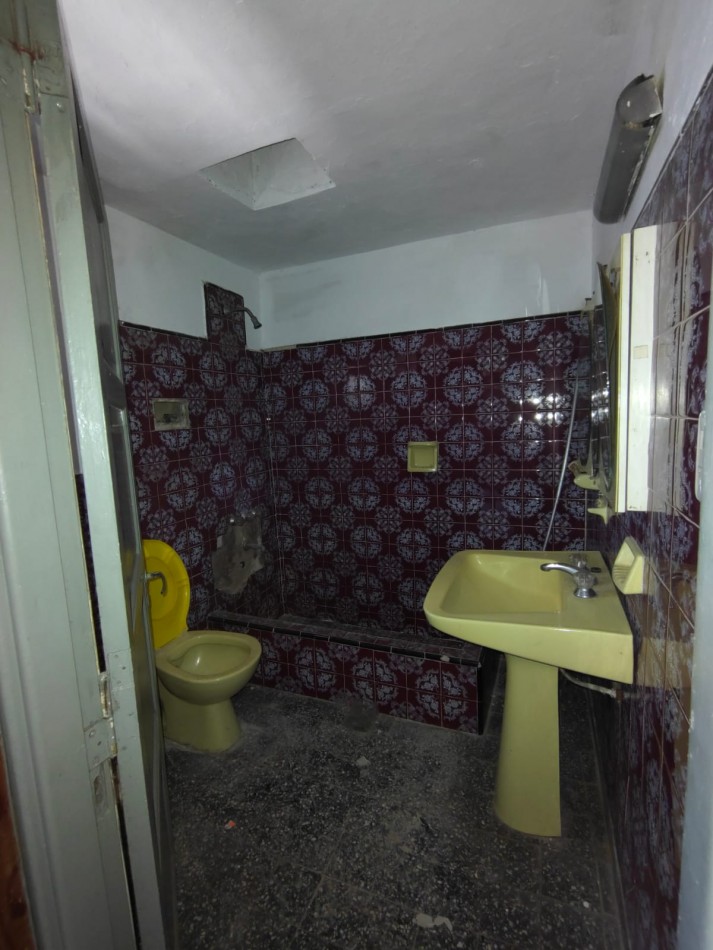 ALQUILER DE CASA 3 AMBIENTES CON JARDIN FRONTAL, PATIO Y ENTRADA DE AUTO