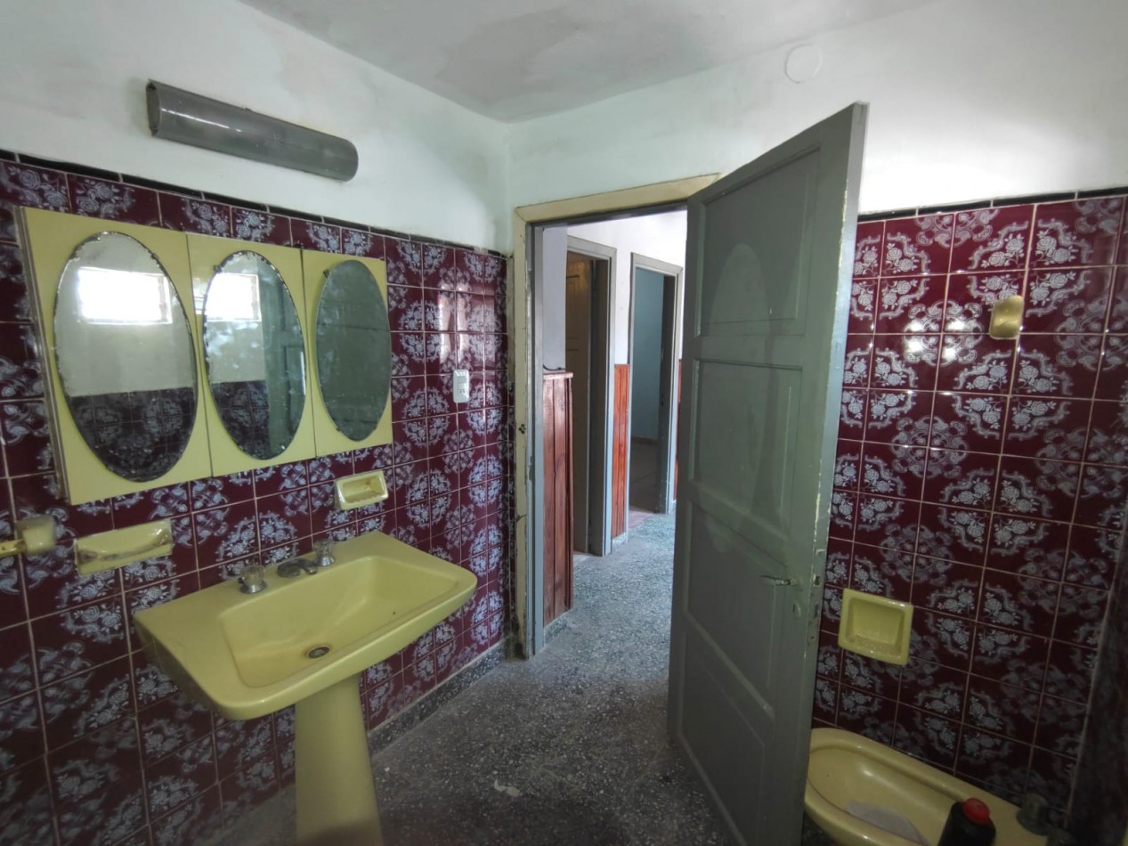 ALQUILER DE CASA 3 AMBIENTES CON JARDIN FRONTAL, PATIO Y ENTRADA DE AUTO