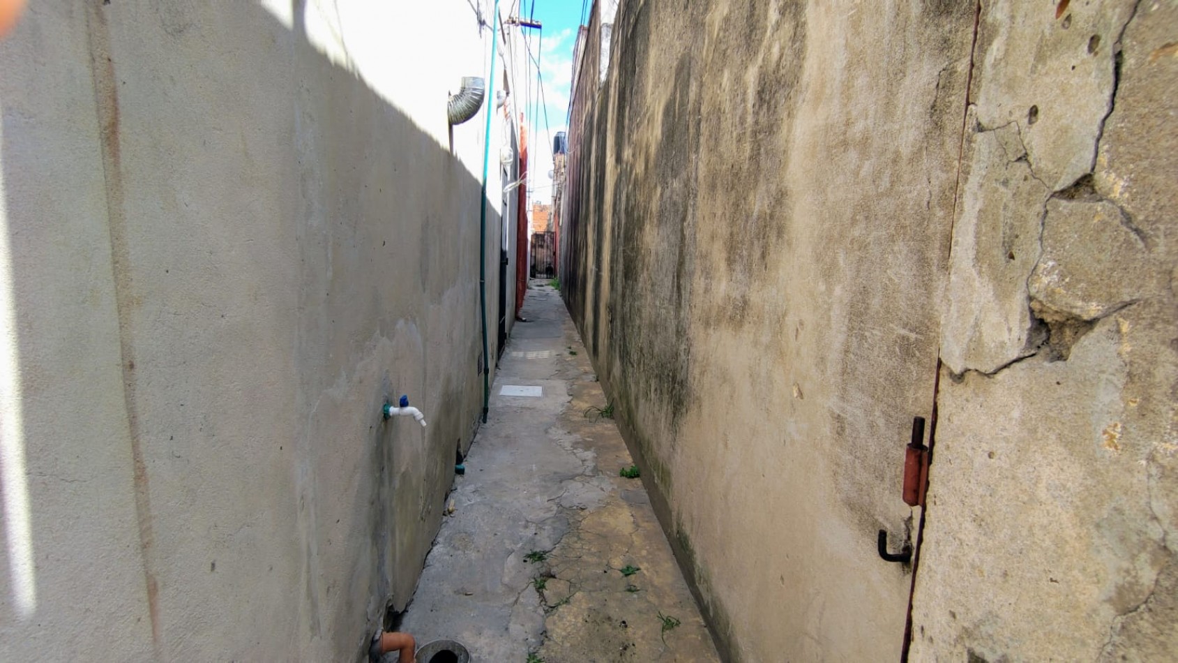 VENTA DE TERRENO CON 2 PH 3 Y 2 AMBIENTES A RECICLAR