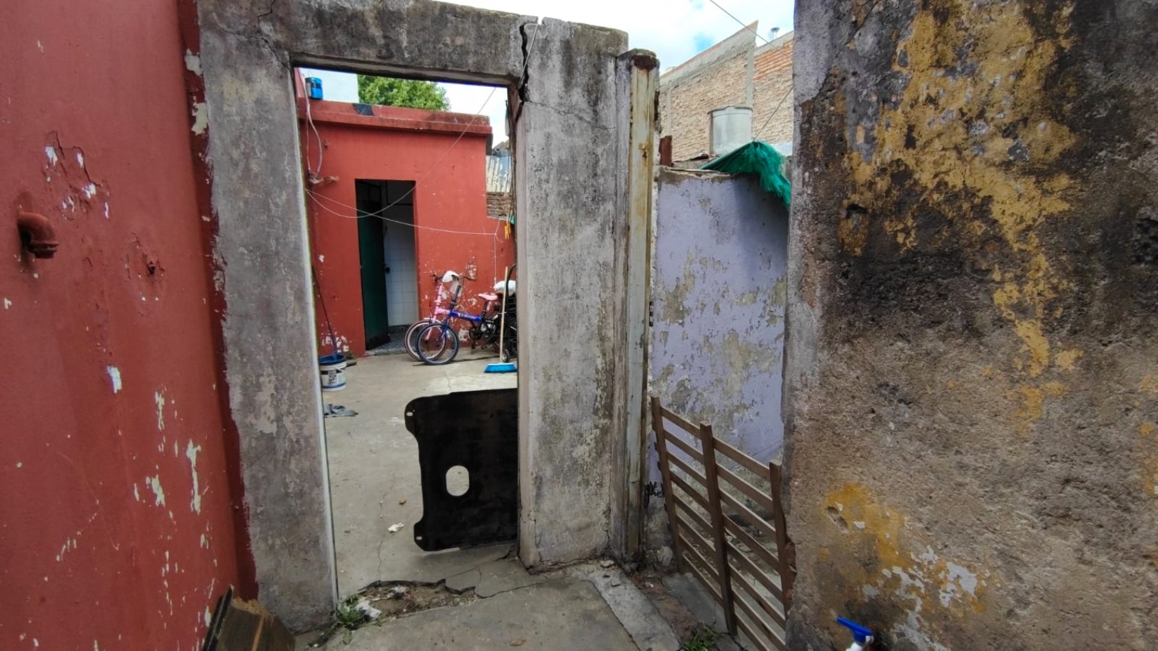 VENTA DE TERRENO CON 2 PH 3 Y 2 AMBIENTES A RECICLAR