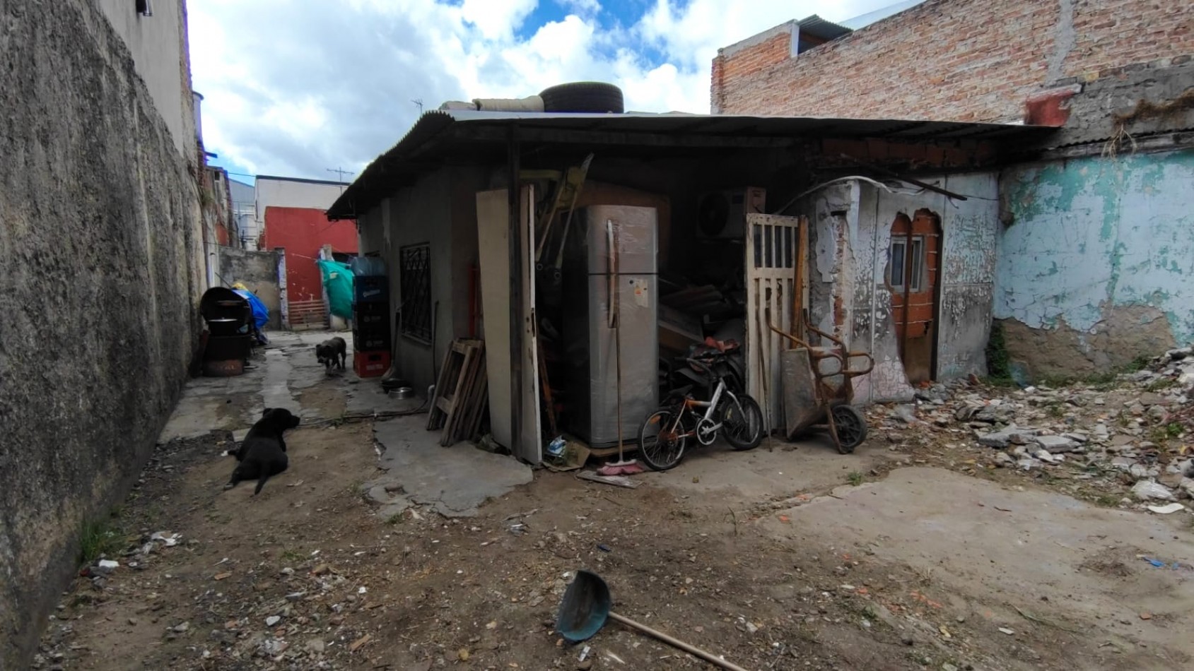 VENTA DE TERRENO CON 2 PH 3 Y 2 AMBIENTES A RECICLAR