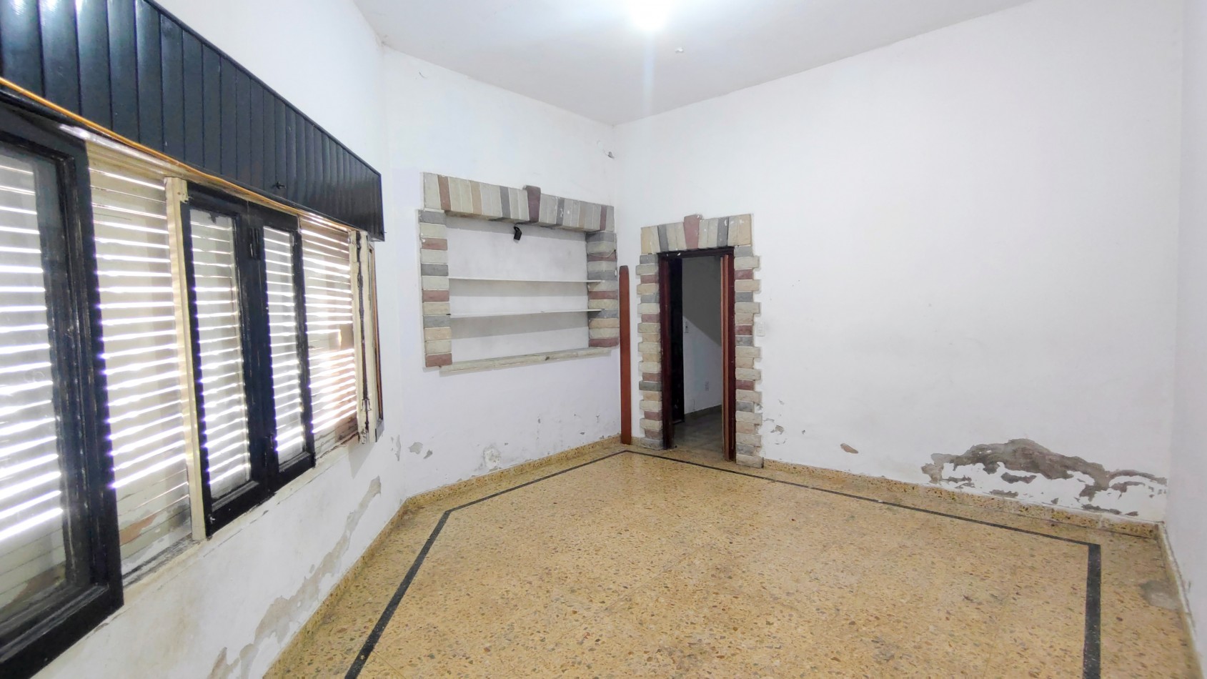 VENTA DE CASA EN ESQUINA CON TERRAZA, PATIO Y GARAJE + DTO 2 AM A TERMINAR