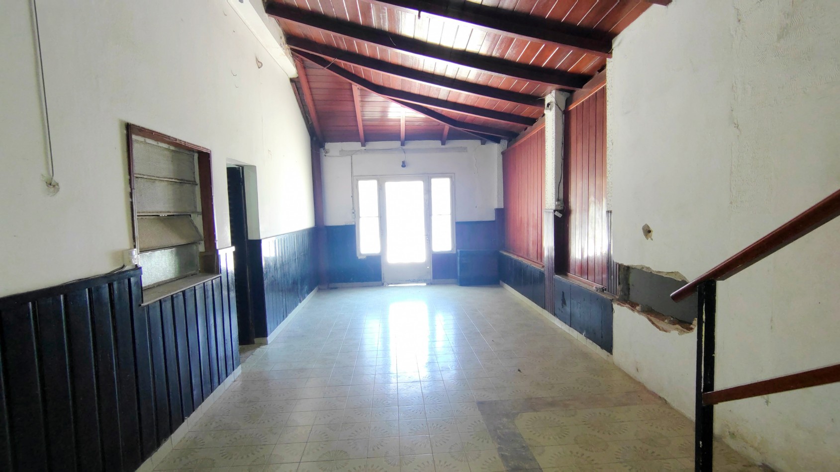 VENTA DE CASA EN ESQUINA CON TERRAZA, PATIO Y GARAJE + DTO 2 AM A TERMINAR