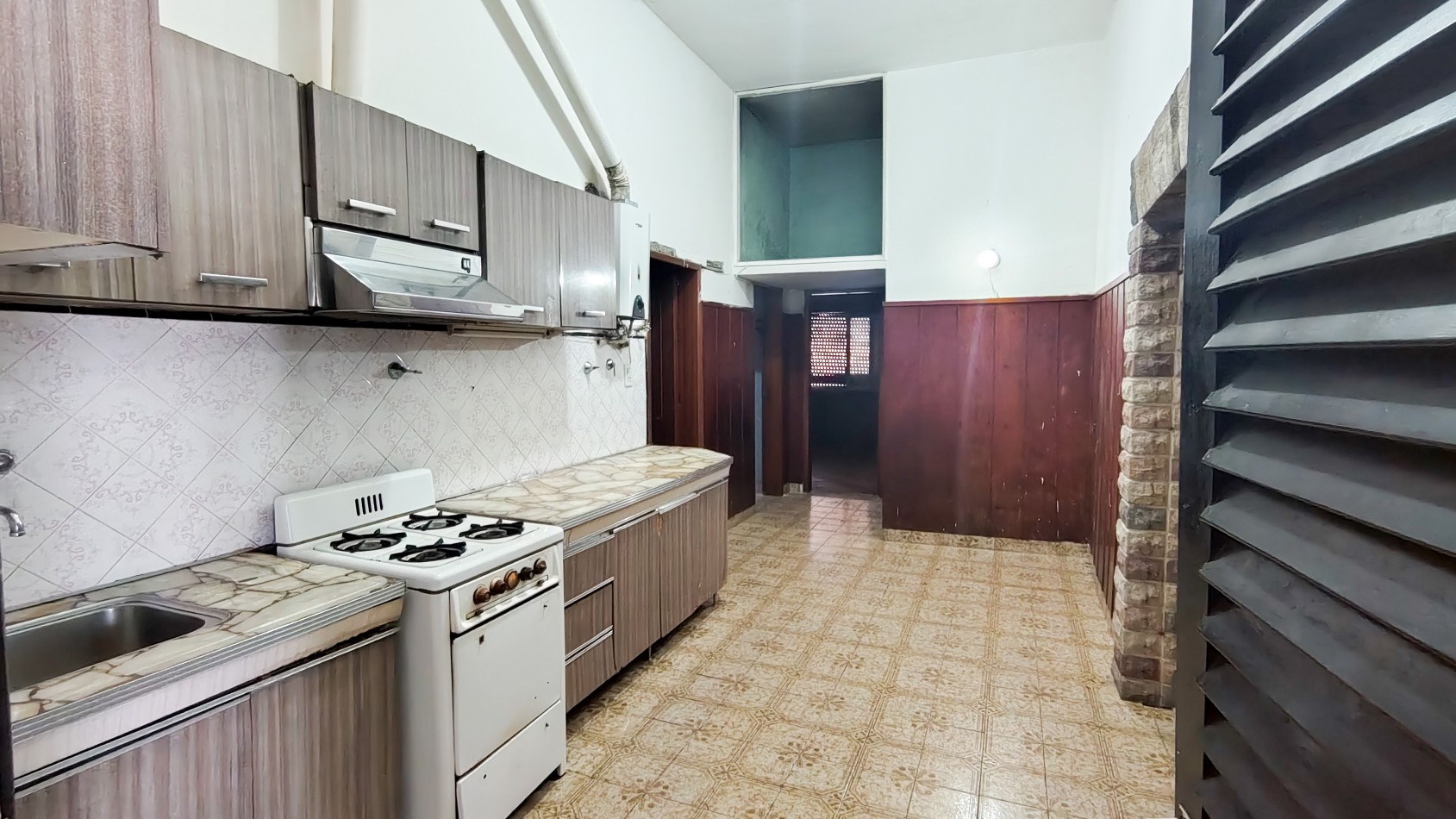 VENTA DE CASA EN ESQUINA CON TERRAZA, PATIO Y GARAJE + DTO 2 AM A TERMINAR