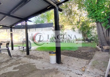 VENTA DE CASA MODERNIZADA CON GRAN LOTE, GARAGE Y GALPON