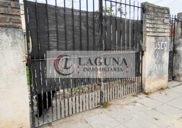 VENTA DE PH AL FRENTE DE 3 AMBIENTES CON ENTRADA DE AUTO, GRAN TERRAZA Y PATIOS